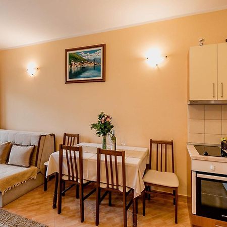 Apartments Gudelj Каменари Экстерьер фото