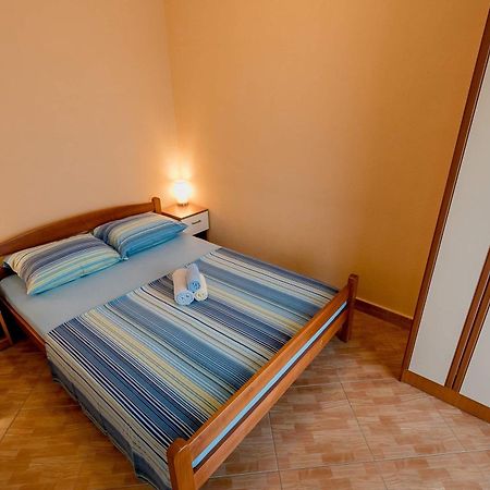 Apartments Gudelj Каменари Экстерьер фото
