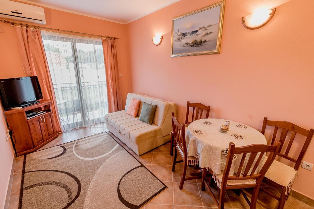 Apartments Gudelj Каменари Экстерьер фото
