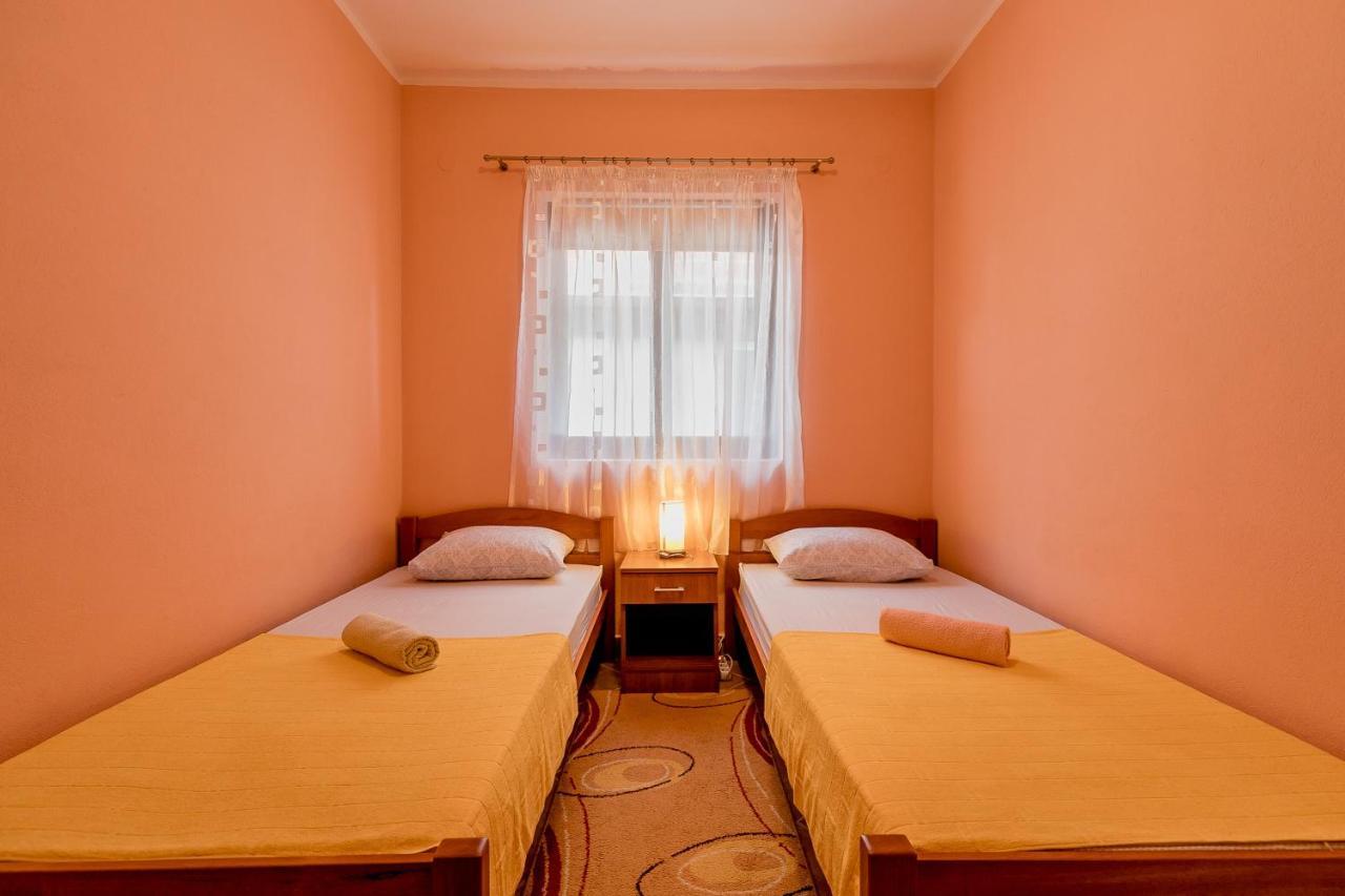Apartments Gudelj Каменари Экстерьер фото