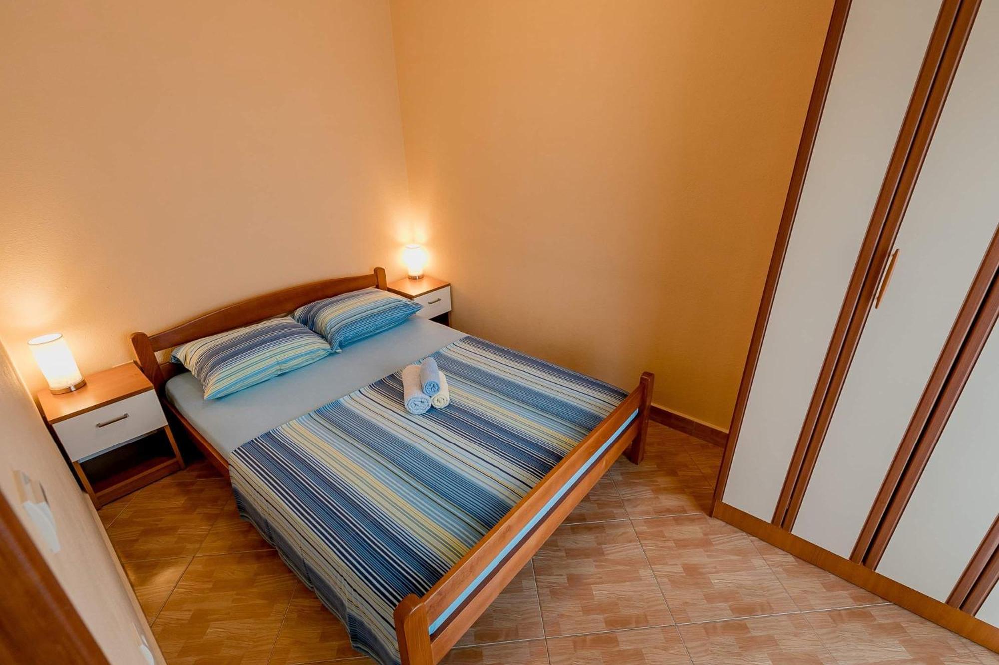Apartments Gudelj Каменари Экстерьер фото