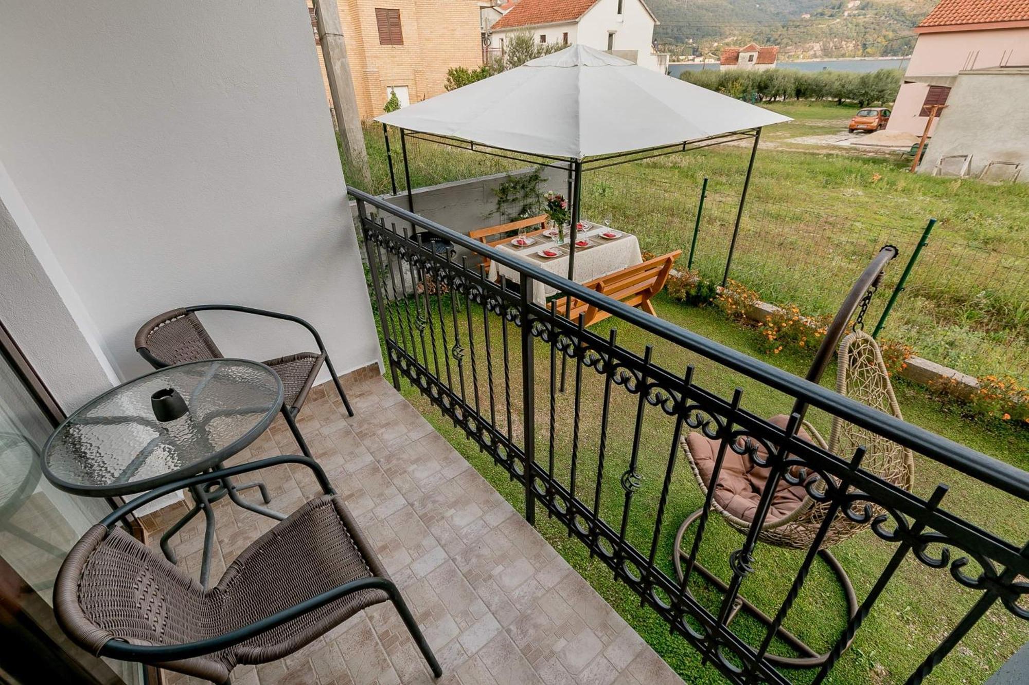 Apartments Gudelj Каменари Экстерьер фото