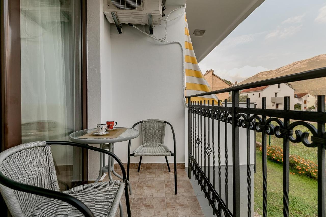 Apartments Gudelj Каменари Экстерьер фото